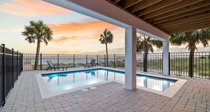 Gulf Front Home! Private Pool! Direct Beach Access! Elevator! Grill!