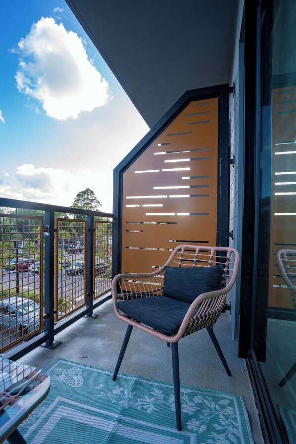Desk, laptop workspace, blackout curtains, iron/ironing board - Griffin Luxe by Prime (Fort Lauderdale)