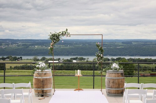 The Jade Suite at Diamond on Seneca: King Bed with Lake Views