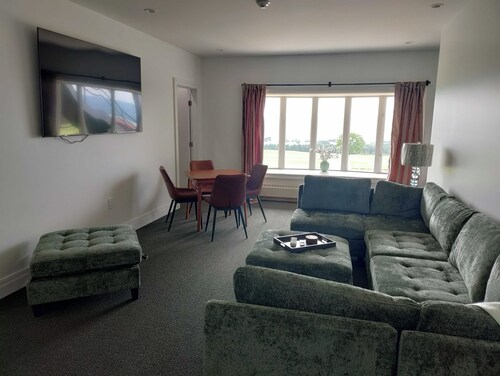 Amber Suite at Diamond on Seneca: Two Bedrooms w/ Lake View