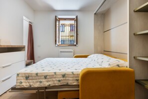 2 bedrooms, desk, iron/ironing board