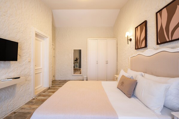 Deluxe Double Room, Terrace, City View | Premium bedding, minibar, free WiFi, bed sheets - Lotus Köyiçi Otel (Cesme)
