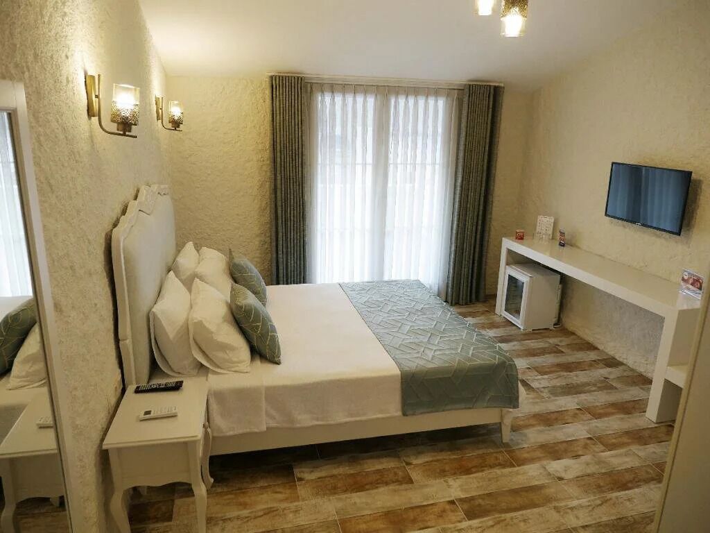 Premium bedding, minibar, free WiFi, bed sheets