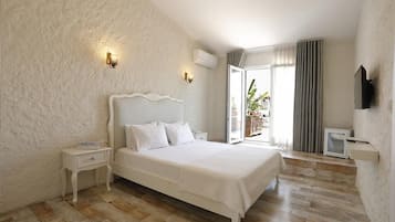 Luxury Room, Balcony, City View | Free WiFi