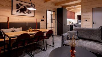 Deluxe Chalet, Mountain View | Living room