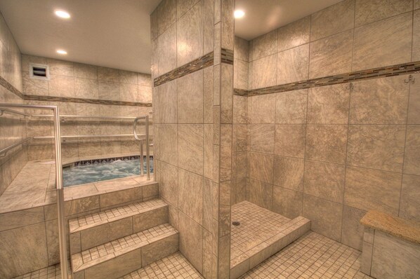 Condo, 2 quartos | Spa | Banheira de hidromassagem