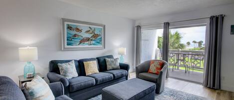 Condo, 2 habitaciones | Área de sala de estar