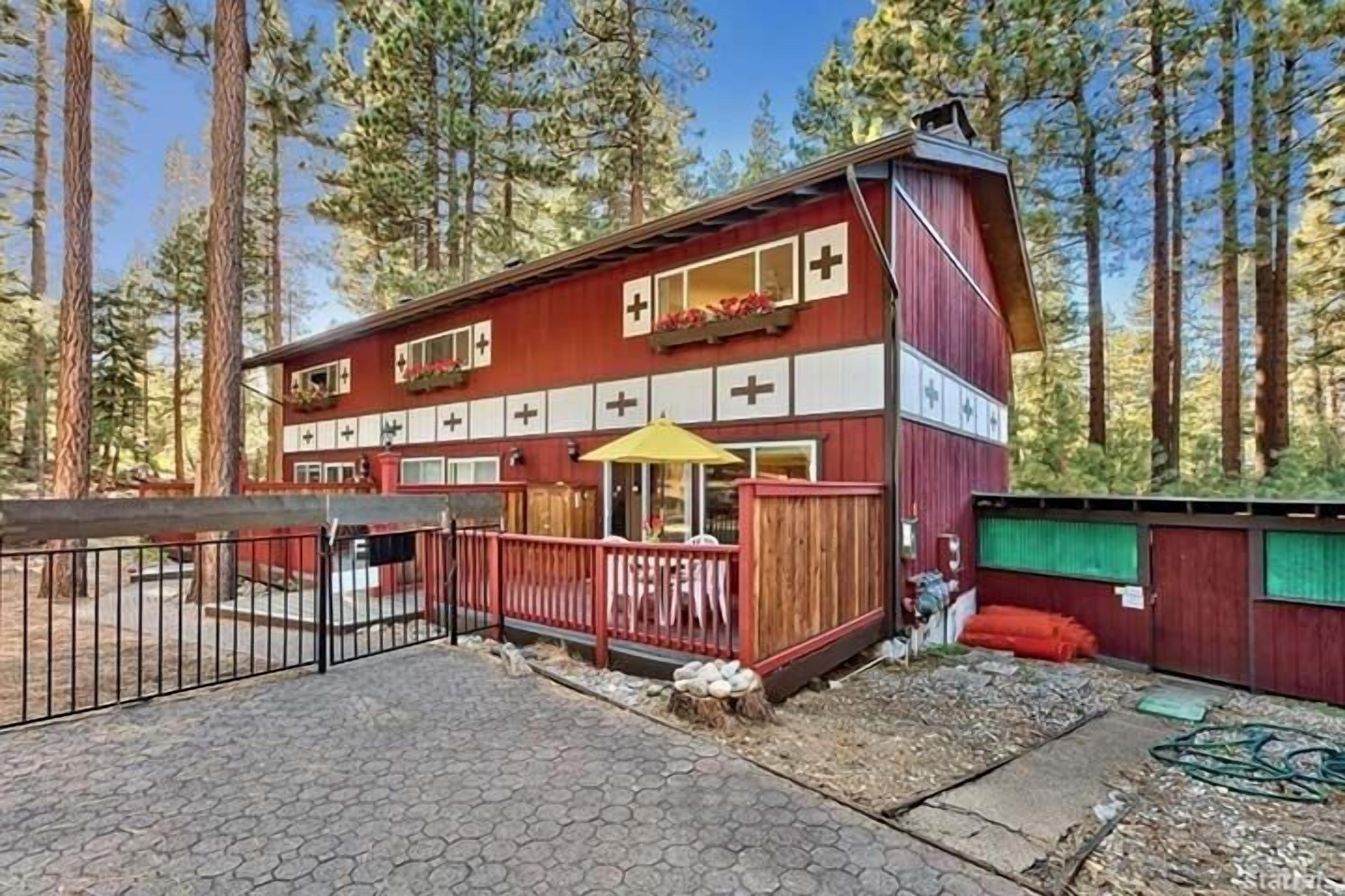 House, 2 Bedrooms | Exterior