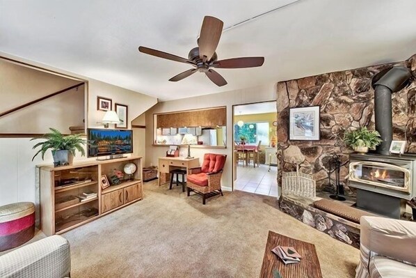 House, 2 Bedrooms | Living area
