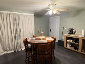 House, 5 Bedrooms | Dining