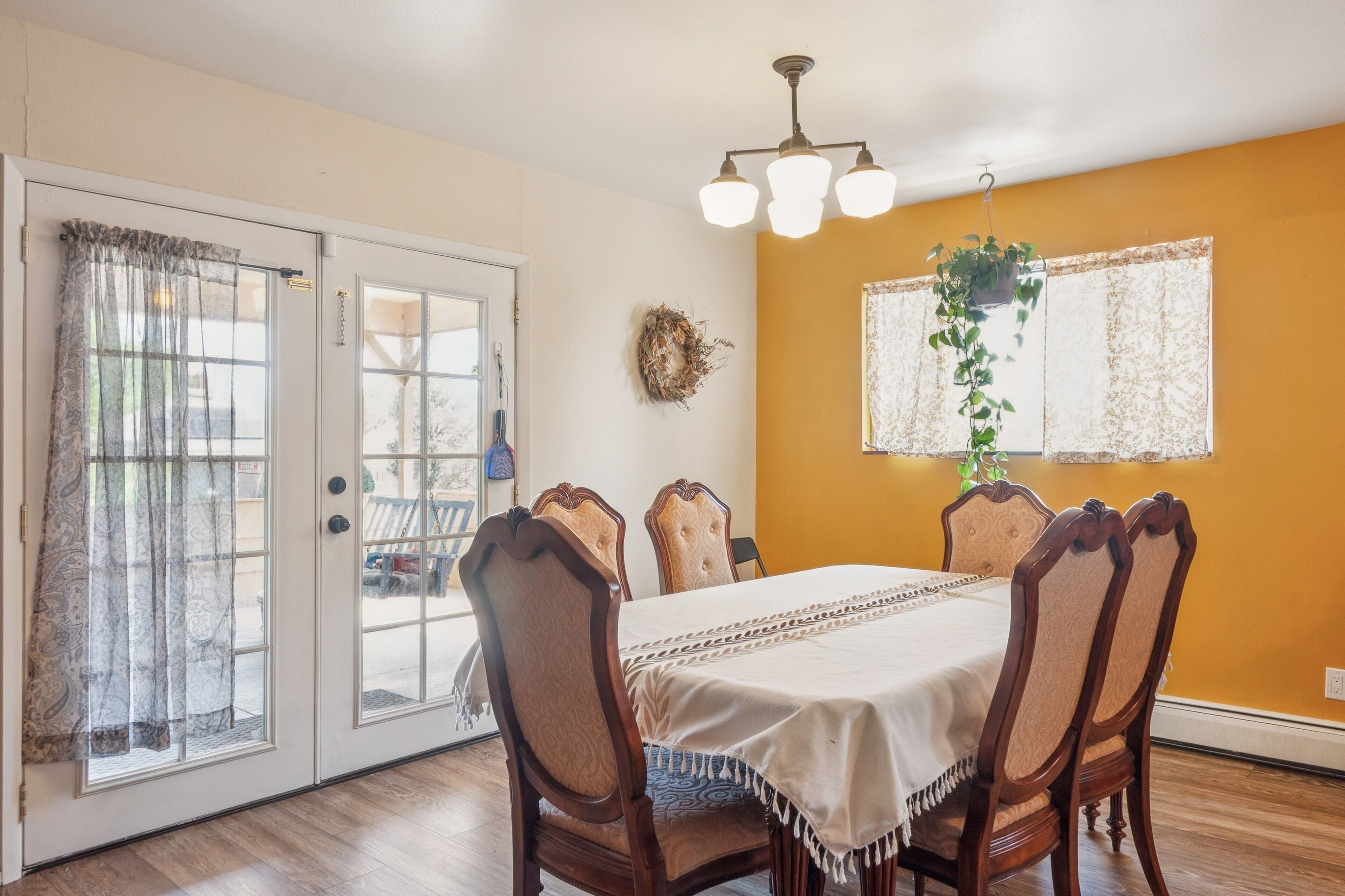 House, 5 Bedrooms | Dining