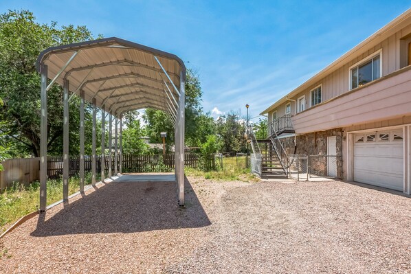 House, 5 Bedrooms | Property grounds