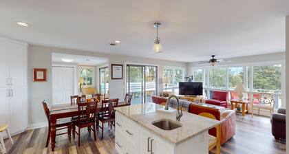 Clubhouse Cottage 5 Bedroom Home