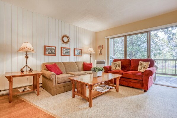 Condo, 1 Bedroom | Living area