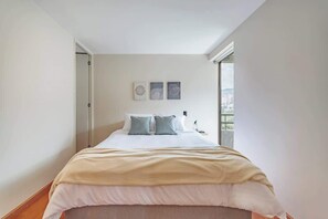 1 habitación, tabla de planchar con plancha, wifi y ropa de cama