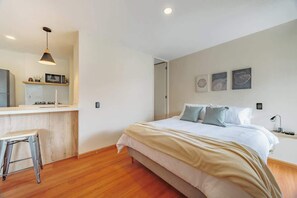 1 habitación, tabla de planchar con plancha, wifi y ropa de cama 
