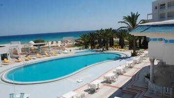 Piscine couverte, piscine extérieure