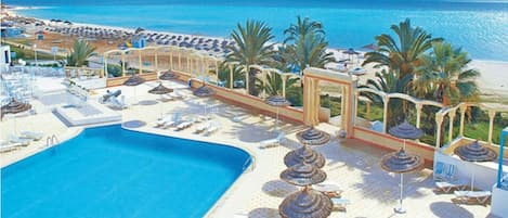 Piscine couverte, piscine extérieure