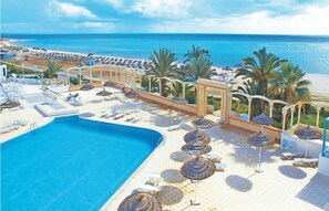 Indoor pool, outdoor pool - Hôtel Club Les Colombes (Hammamet)