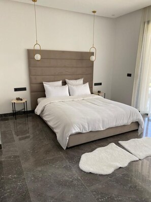 7 chambres, fer et planche à repasser, Wi-Fi, draps fournis