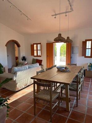 Interior - "Finca Millantú" traditional house, with jacuzzi and breathtaking view of the countryside. (Cómpeta)