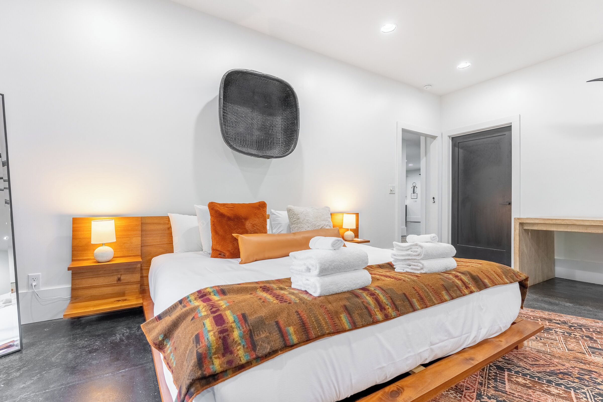 4 bedrooms, desk, iron/ironing board, free WiFi