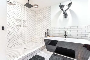 Bruser, hårtørrer, håndklæder, Shampoo