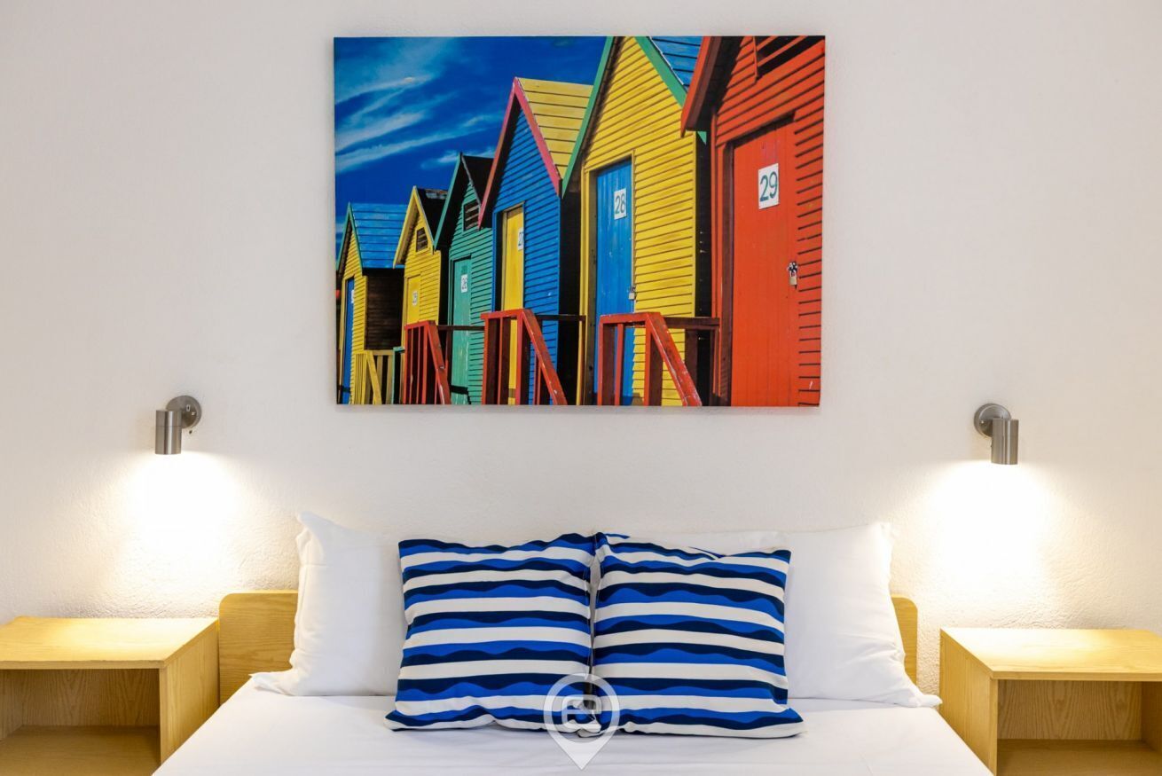 2 bedrooms, iron/ironing board, travel cot