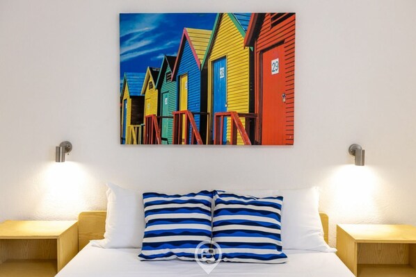 2 habitaciones, tabla de planchar con plancha y cuna de viaje 