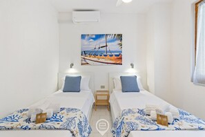 2 bedrooms, iron/ironing board, travel cot