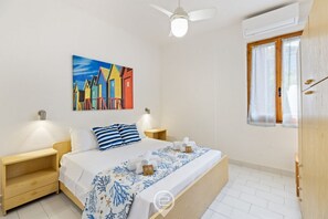 2 bedrooms, iron/ironing board, travel crib