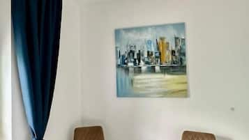 Familien-Suite, Stadtblick | Individuell dekoriert, Bügeleisen/Bügelbrett, kostenloses WLAN