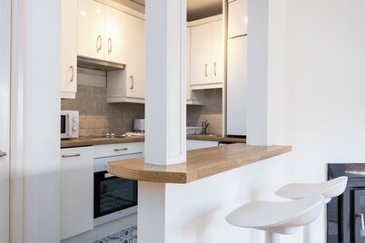 Spacious 2 Bed House - 20 Min Bus To City Center