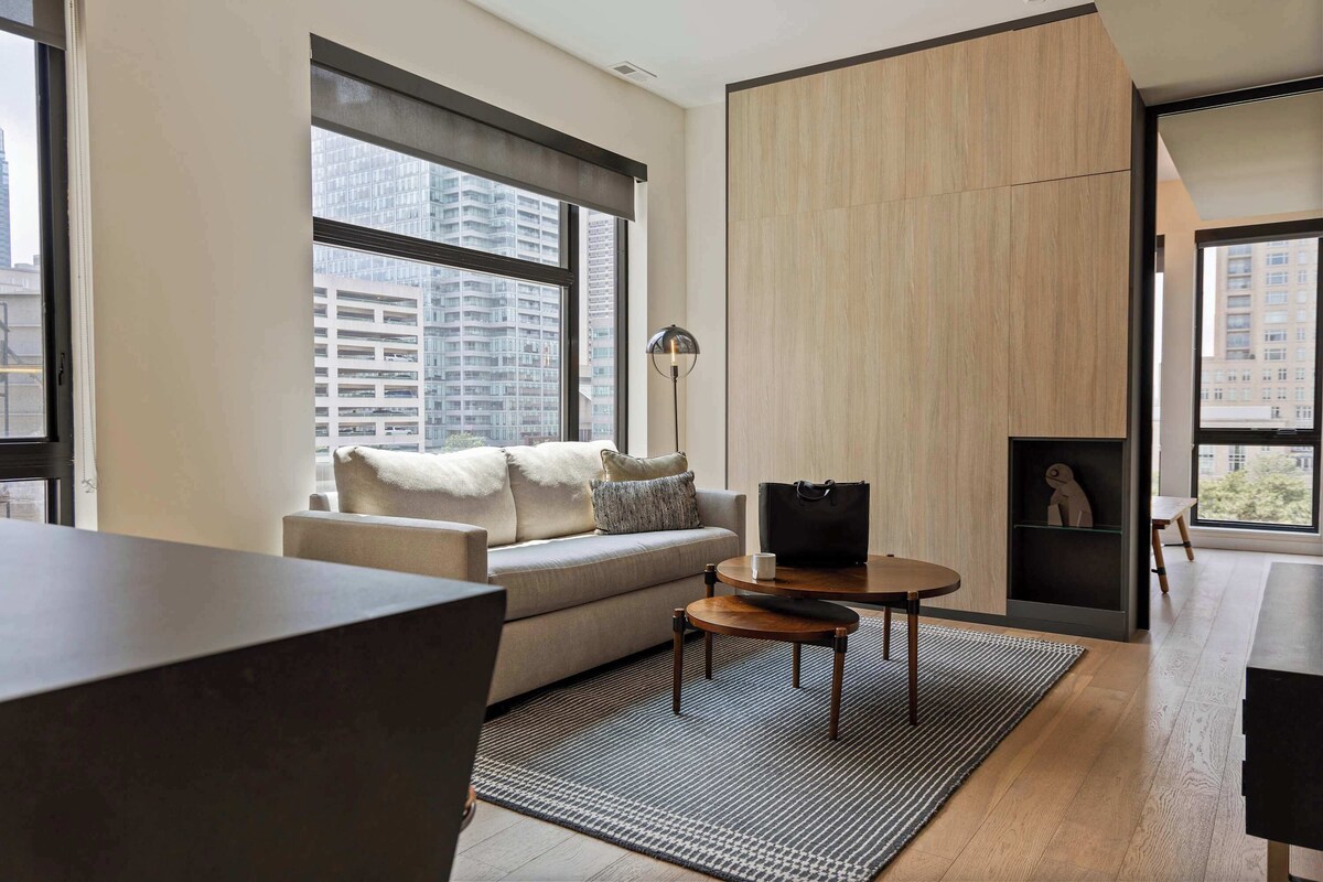 Sosuite | Corner 1BR Apt w Roof Deck, Gym, Laundry