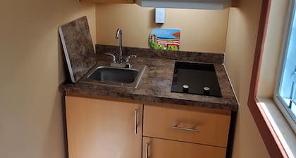 Spacious 4-bedroom farmhouse in charming Yauco with AC