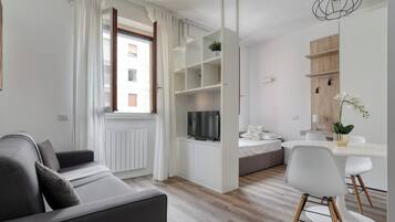 Apartment, 2 Schlafzimmer, Balkon | Laptopgeeigneter Arbeitsplatz, Bügeleisen/Bügelbrett, kostenloses WLAN