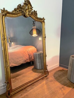 5 quartos, Wi-Fi de cortesia, roupa de cama