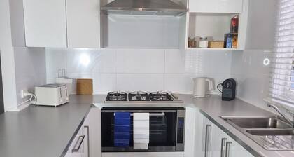 City View 3 Bedrooms & Work from Home Office, close to airport