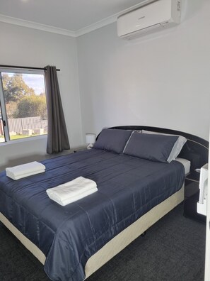 3 makuuhuonetta, silitysrauta/-lauta, Wi-Fi, vuodevaatteet