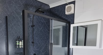 City View 3 Bedrooms & Work from Home Office, close to airport