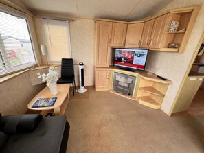 Fireplace - Seaside Getaway Your Ultimate Island Retreat (Colchester)