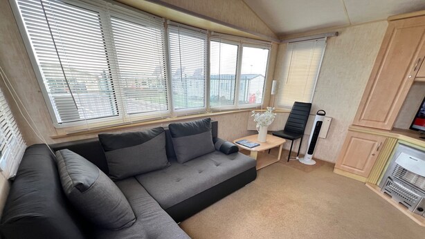 Fireplace - Seaside Getaway Your Ultimate Island Retreat (Colchester)