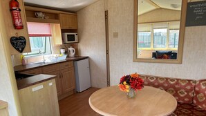Interior - Seaside Getaway Your Ultimate Island Retreat (Colchester)