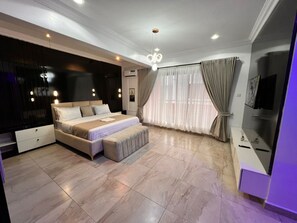 5 slaapkamers, een strijkplank/strijkijzer, wifi, beddengoed