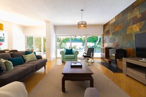 Smart TV, fireplace, offices