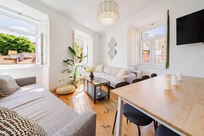 Living area - Alfama Retreat: 4BR with Breathtaking River Views (Lisbon)