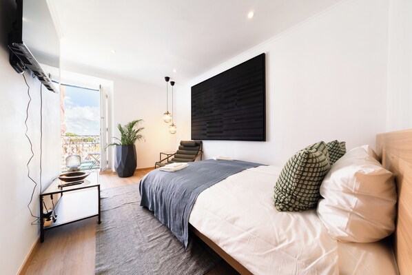 4 bedrooms, iron/ironing board, free WiFi, bed sheets