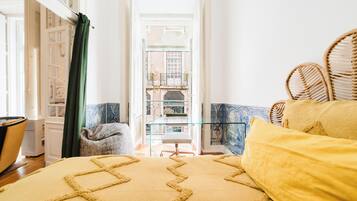 4 bedrooms, desk, free WiFi, bed sheets