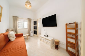 Living area - Cascais Escape • Walk to Beach & Old Town (Cascais)