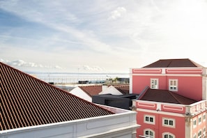 View from property - Riverfront Elegance | 4+1BR Spacious Retreat (Lisboa)